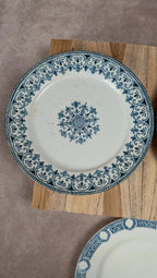 Lot de 3 assiettes anciennes en terre de fer – dépareillées bleu & blanc