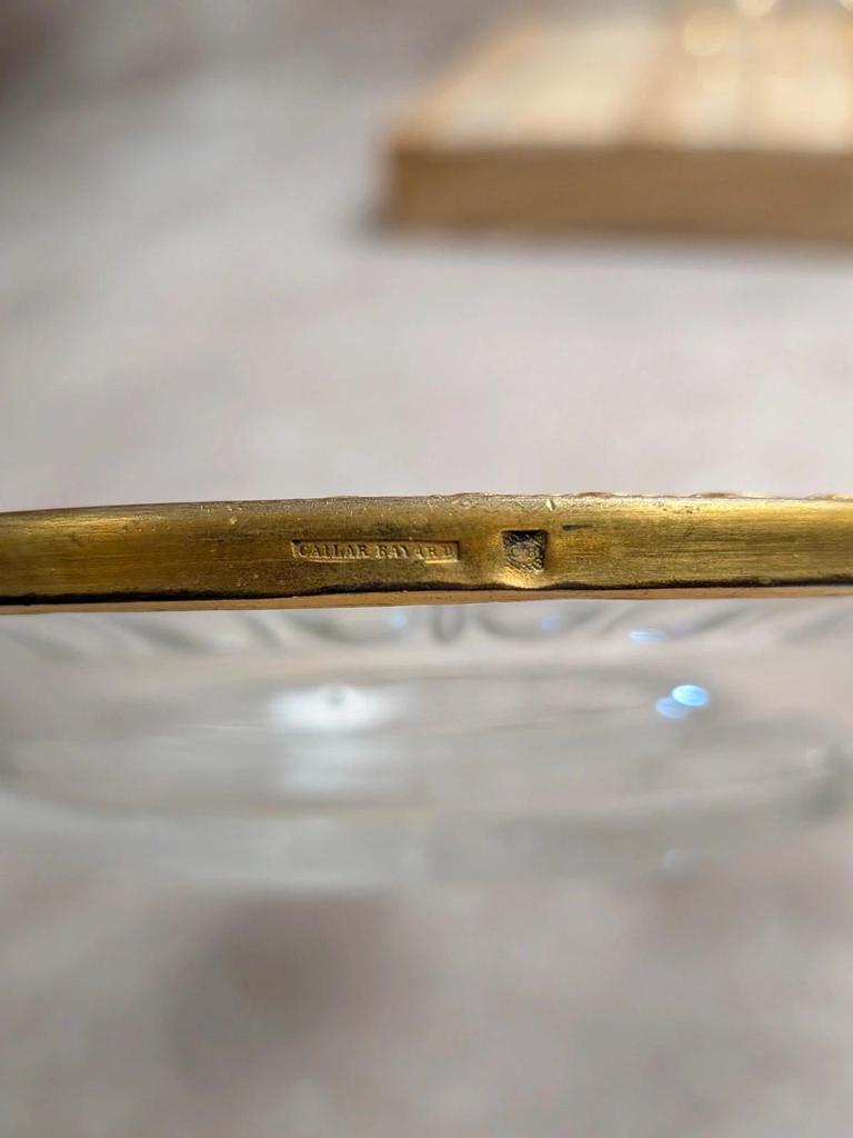 Assiette ancienne en verre taillé – Monture métal doré Cailar-bayard – Orfèvrerie française
