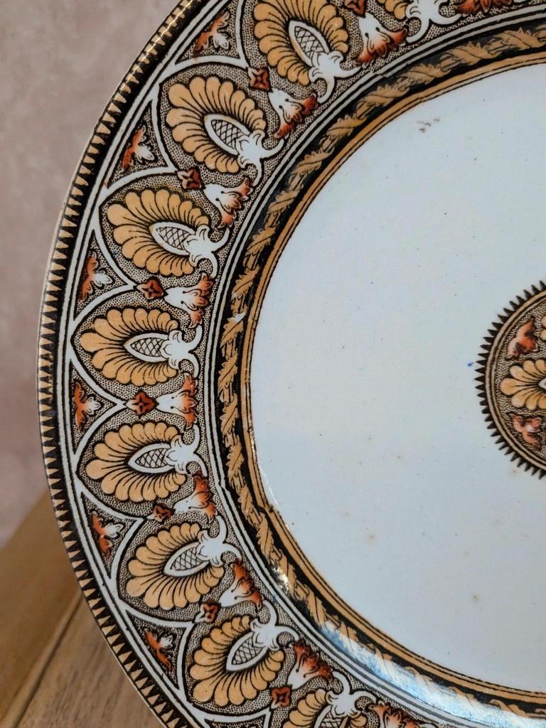 Assiette ancienne en terre de fer – Grecian Border – Faïence anglaise Xixe