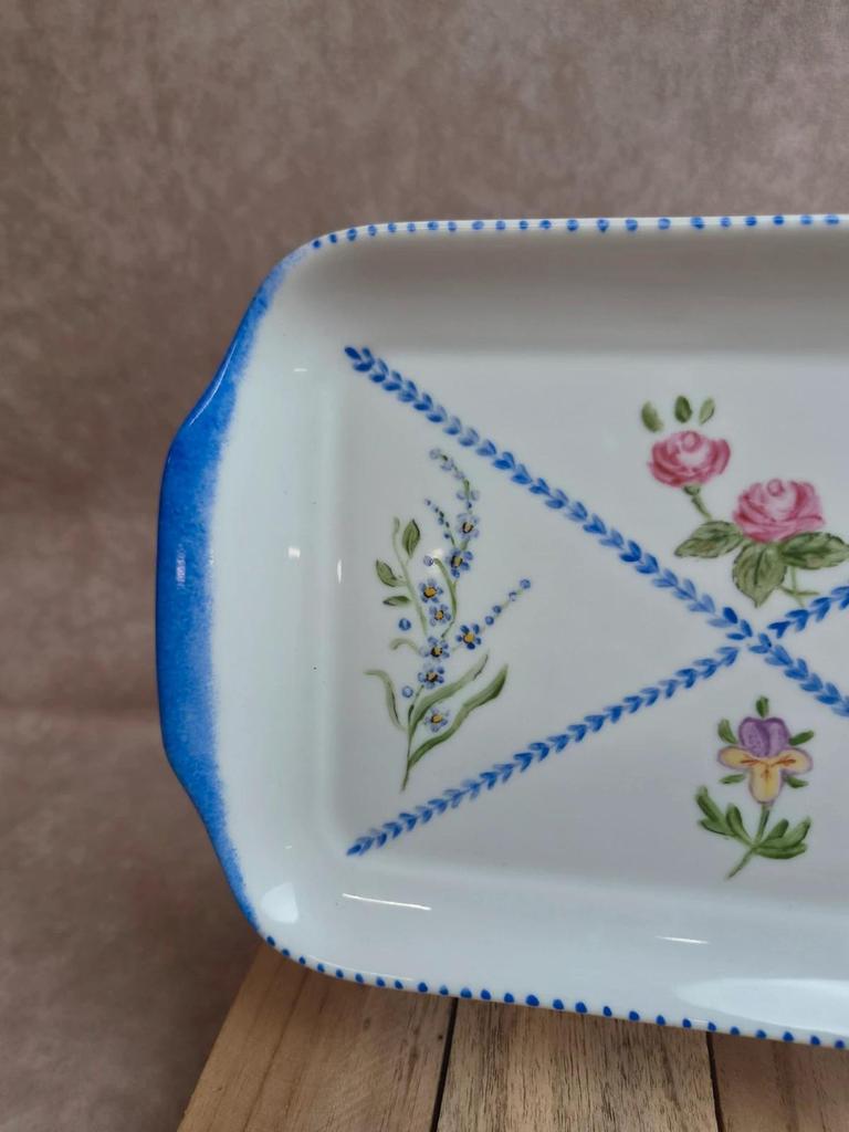 Grand plat à cake Porcelaine de Limoges peint main signé – décor floral