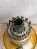 Lampe à pétrole ancienne verre ambré & pied travaillé