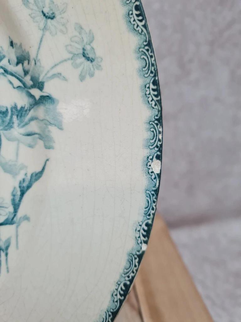 Assiette ancienne Terre de Fer Hb & Cie – modèle Provençal – décor floral vert – 27 cm 🍃