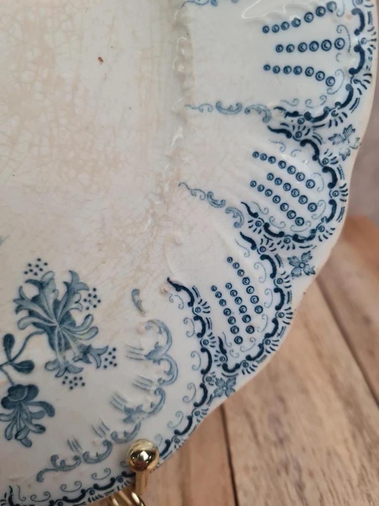 Assiette ancienne Saint-amand & Hamage modèle Régence – décor bleu dentelle