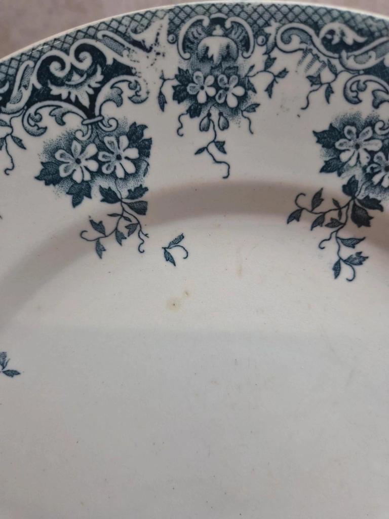 Plat rond en terre de fer Saint-amand modèle Printanier 27 cm