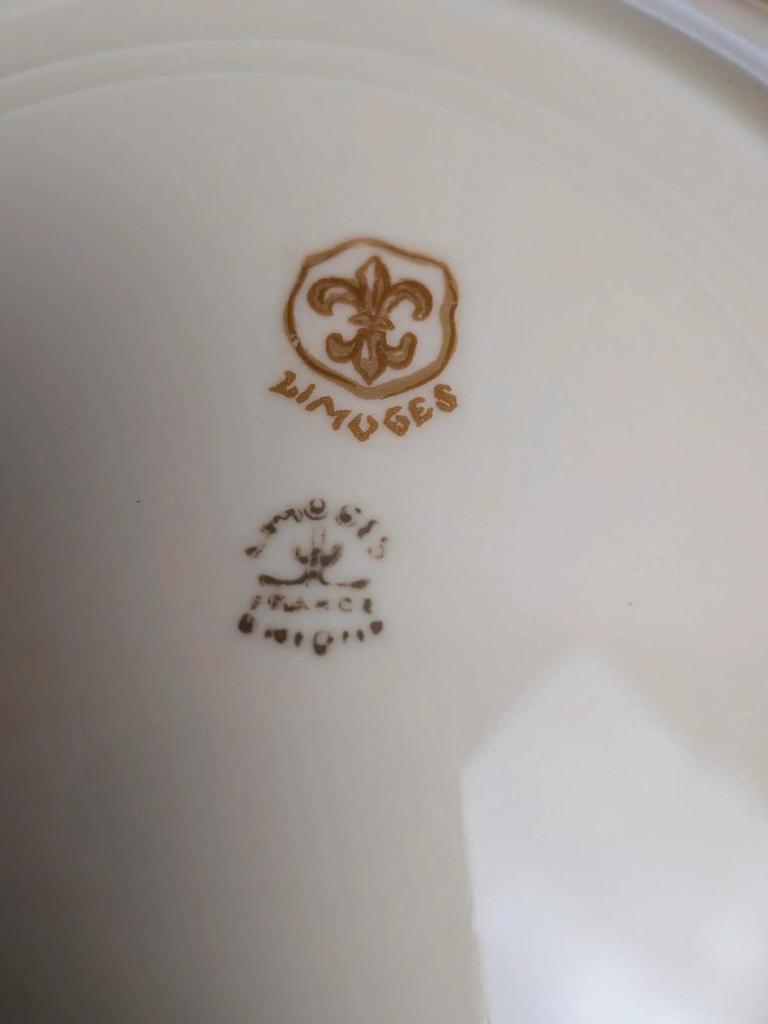 Lot de 2 assiettes anciennes en porcelaine de Limoges – Frises dorées