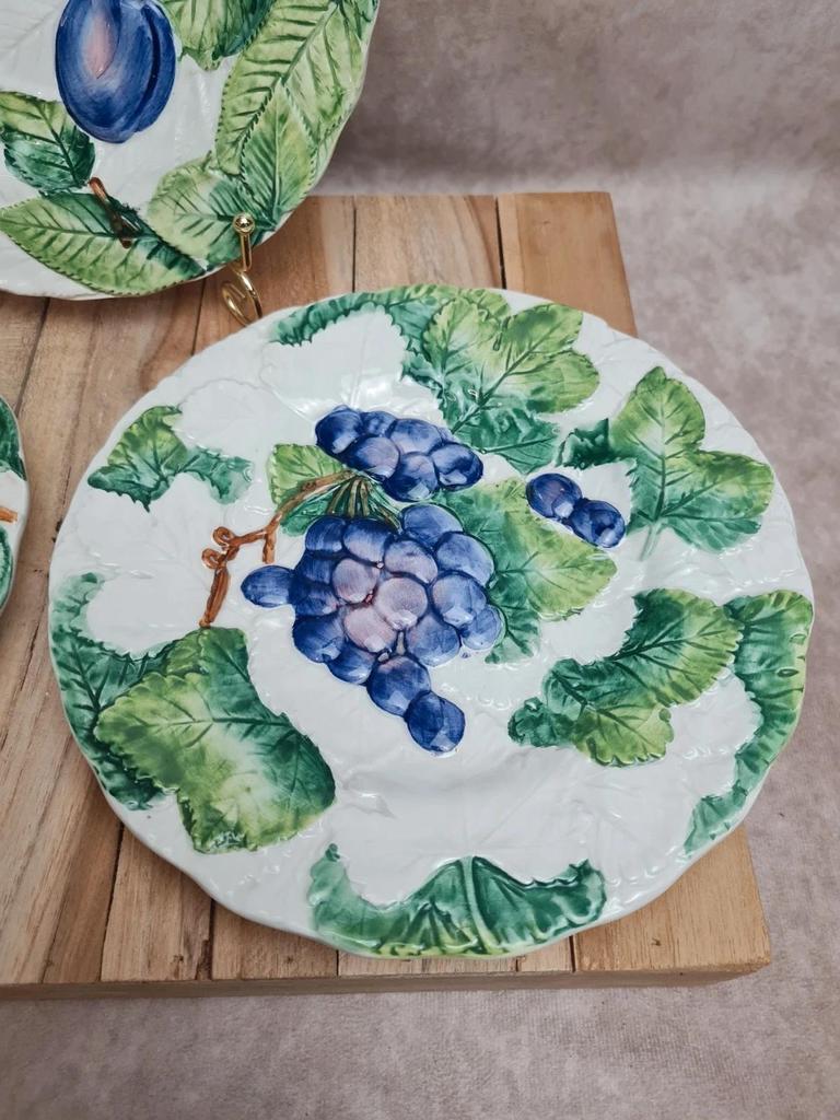 Lot de 3 assiettes barbotine italienne décor fruits, Made in Italy