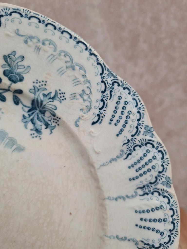 Assiette ancienne Saint-amand & Hamage modèle Régence – décor bleu dentelle