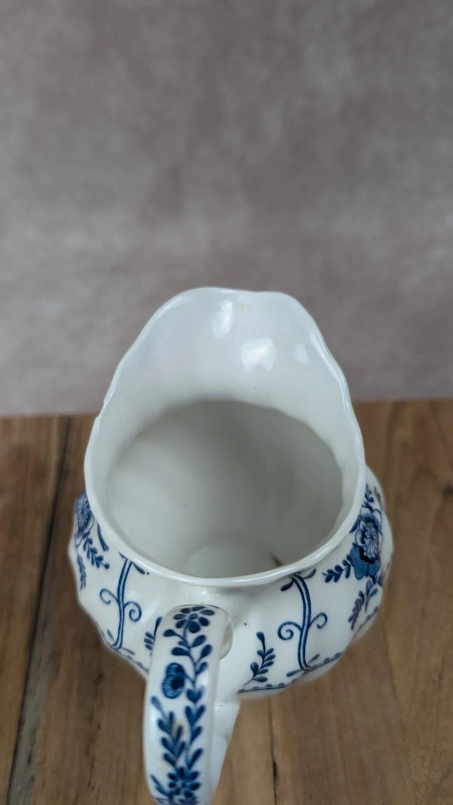 Petit pot verseur ancien anglais en faïence bleue – Made in England