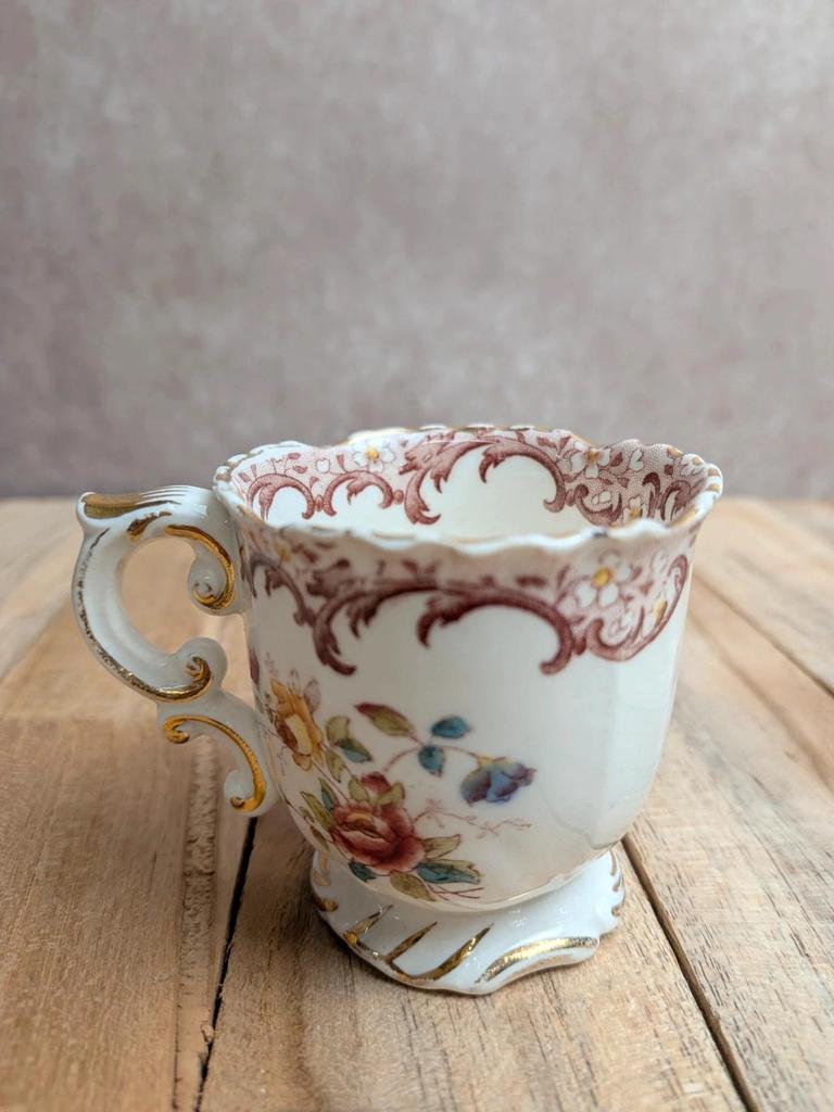 Tasse ancienne Sarreguemines Fleury – Décor floral polychrome Xixe siècle