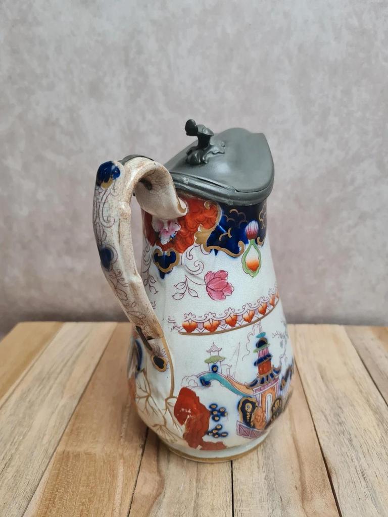 Pichet ancien japonisant Xixe couvercle étain décor Imari