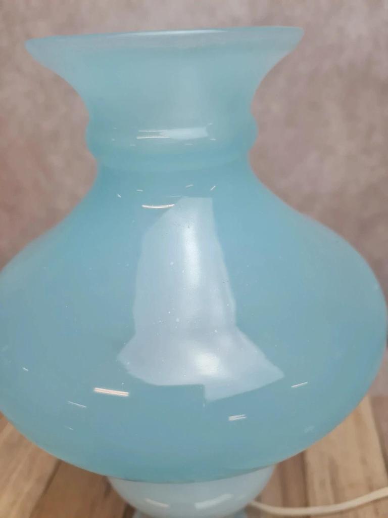 Lampe vintage en opaline bleue – esprit boudoir 💙