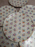 Lot de 9 assiettes à dessert anciennes en porcelaine fleurie