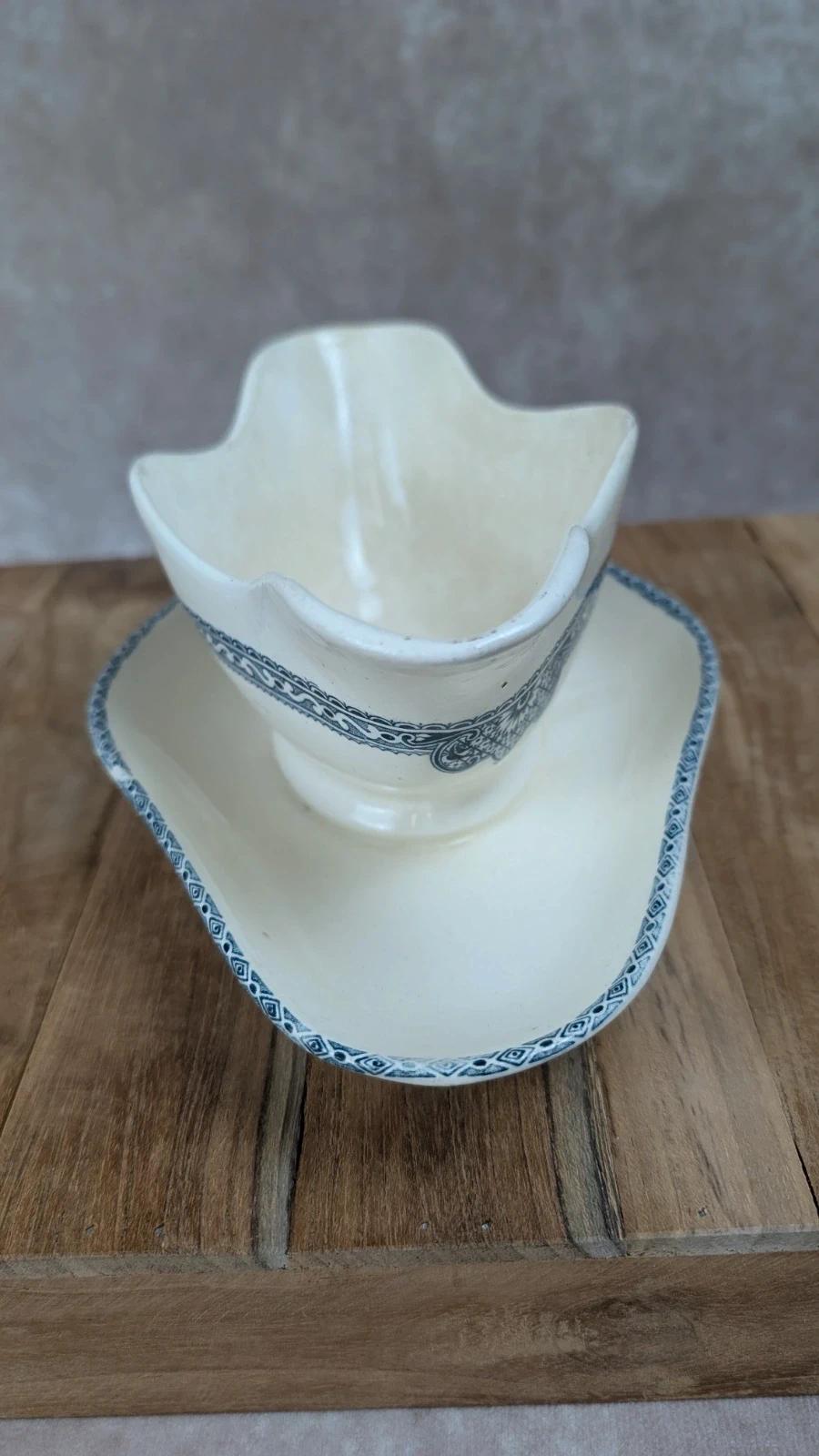 Ancienne saucière Salins – décor bleu sur faïence blanche