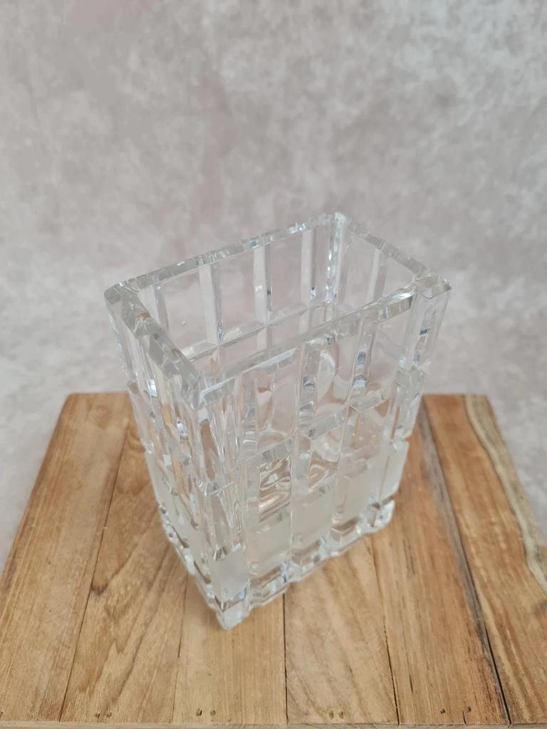 Vase vintage en verre moulé à décor géométrique 🪞