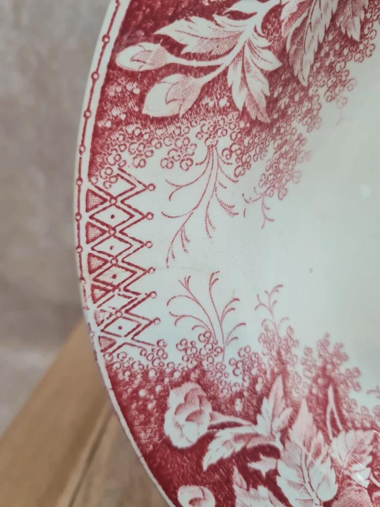 Assiette creuse Terre de Fer Sarreguemines modèle Jardinière rouge