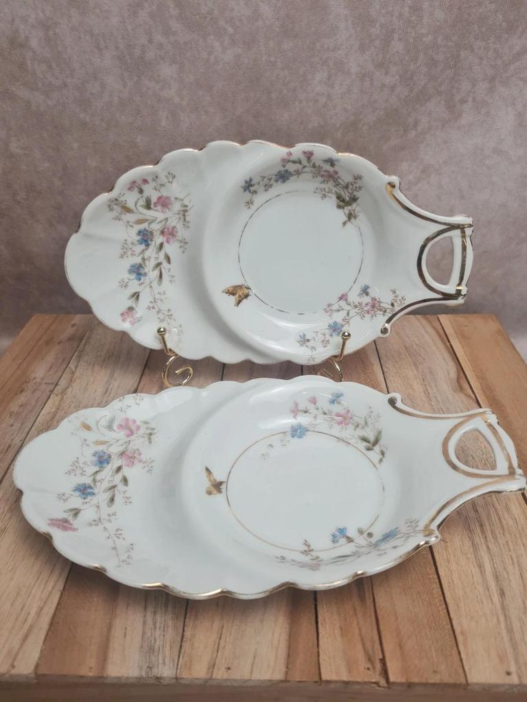 Lot de 2 sous-tasses anciennes porcelaine fine Franco-anglaise Paris décor fleuri doré égoïste