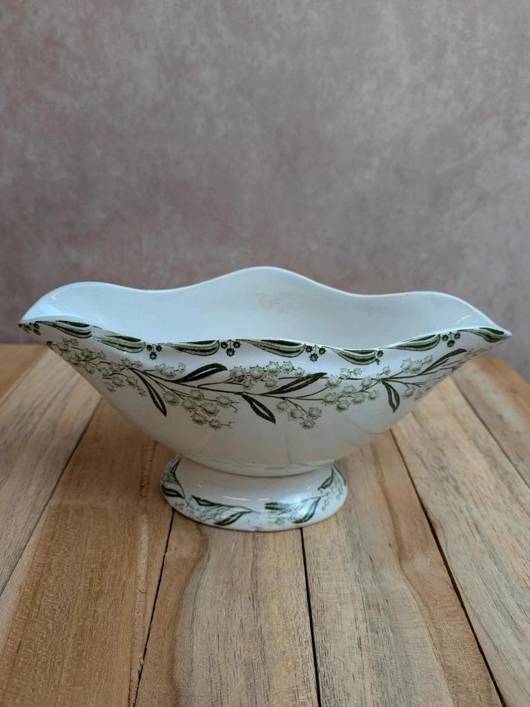 Saucière ancienne en terre de fer Saint-amand et Hamage – Modèle Mimosas