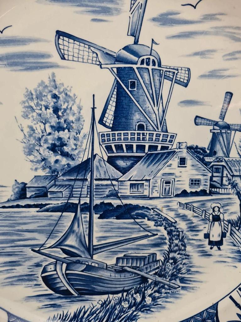 Grand plat décoratif mural bleu et blanc moulins style Delft 41 cm