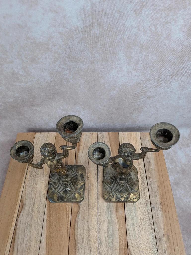 Paire de chandeliers en laiton à putti – 2 feux – vintage