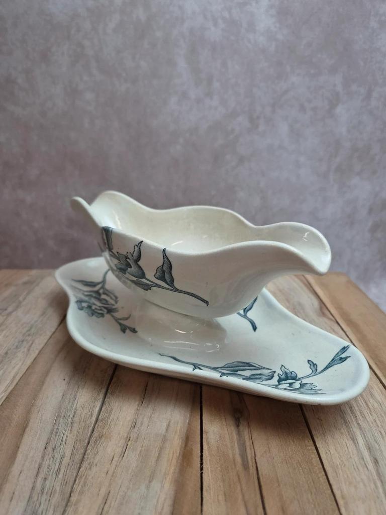 Saucière ancienne Faïencerie de Lyon Rose de Noël – Terre de fer