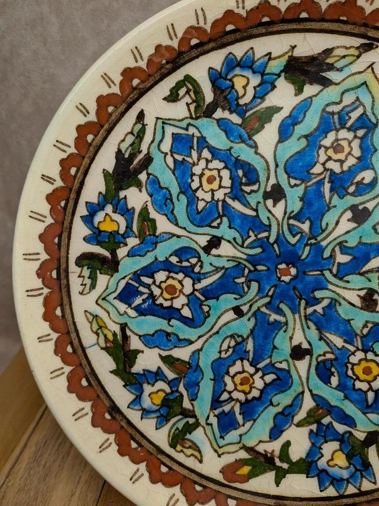 💠 Assiette artisanale en céramique émaillée décor floral 💠