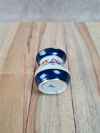 Petit vase miniature en porcelaine Meissen – décor floral & bleu cobalt 🌸