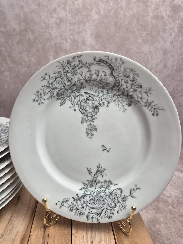 10 assiettes anciennes en porcelaine – Aux Lions de Faïence Paris – Xixe