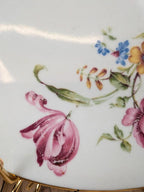 Plat à gâteau ancien en porcelaine – Décor floral polychrome et dorure
