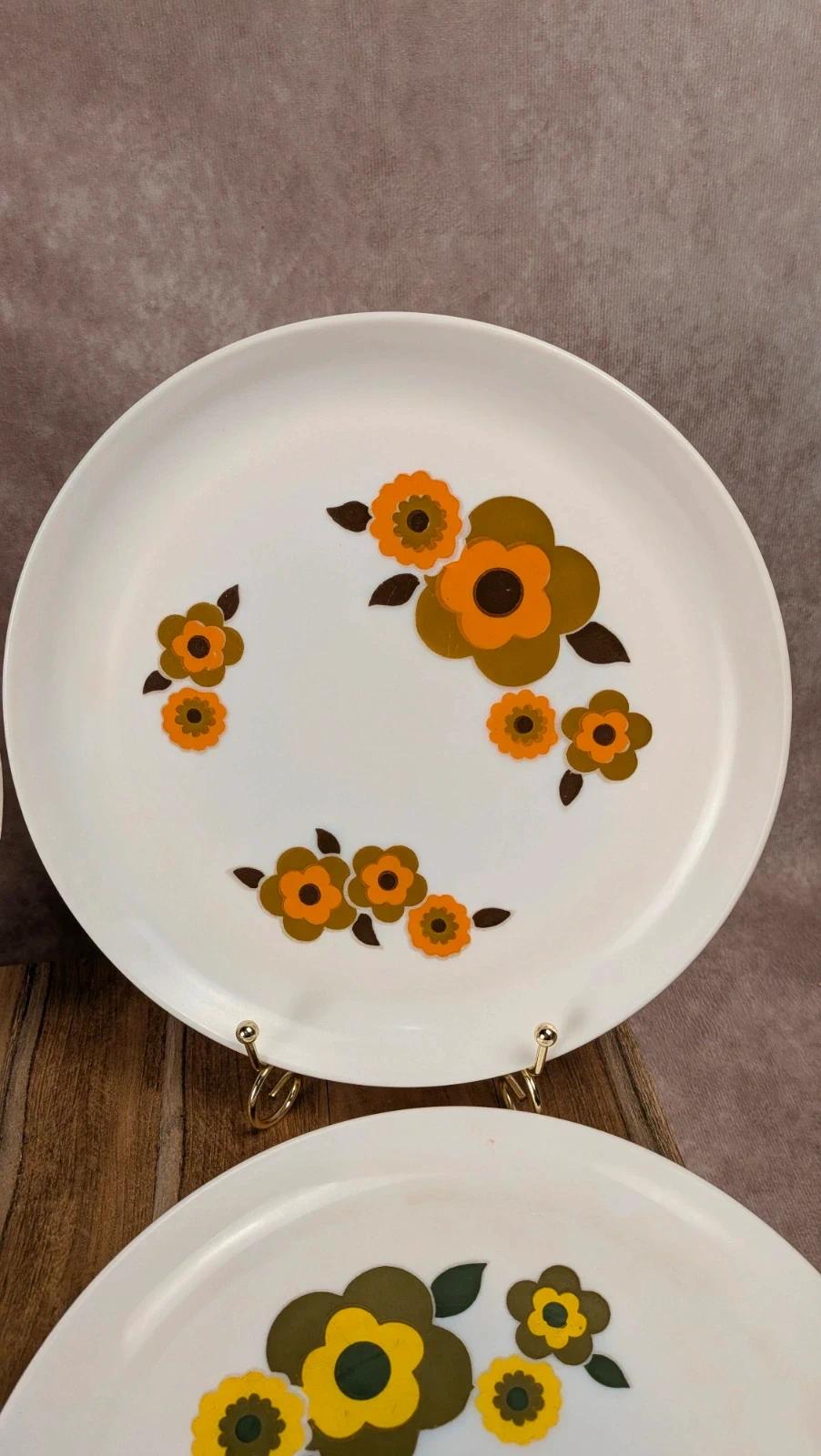 Lot de 4 assiettes Arcopal modèle Lotus – vintage années 70