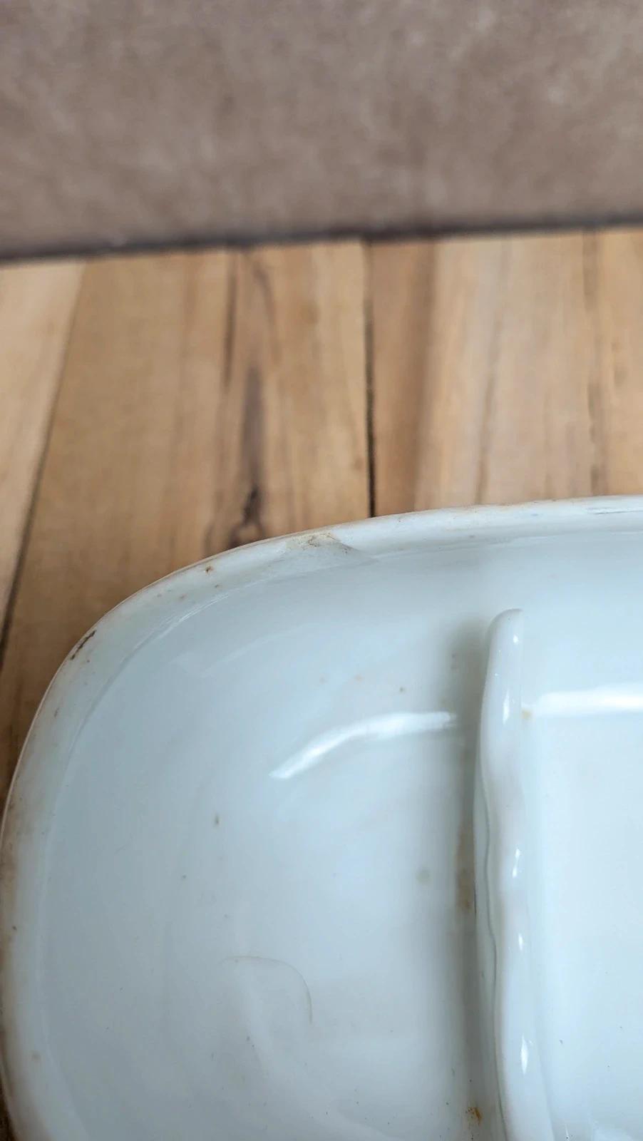 Boîte ancienne à brosses à dents ou peignes en faïence