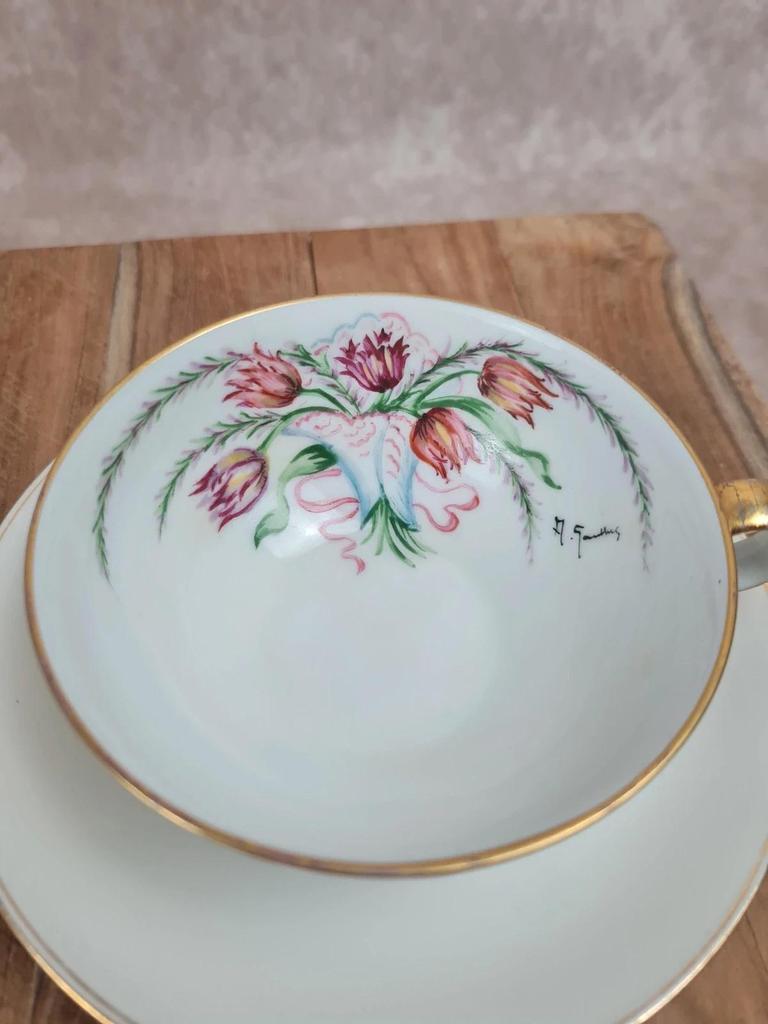 Lot de 2 tasses et sous-tasses en porcelaine Limoges – décor peint main signé