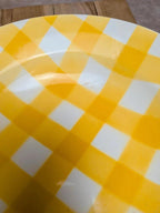 Lot de 2 assiettes creuses en terre de fer Sarreguemines décor carreaux jaunes
