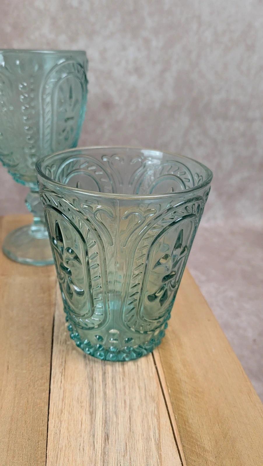 Lot de 4 verres en verre moulé – esprit vintage