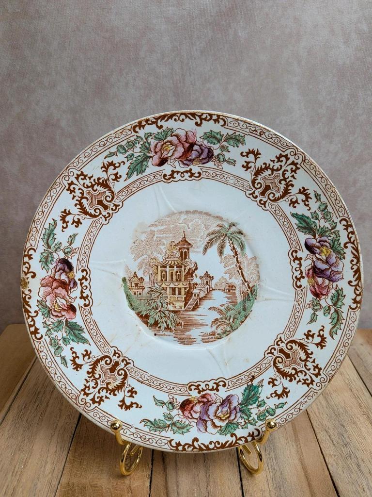 Assiette plate ancienne en terre de fer Longwy – Modèle Cyprus polychrome
