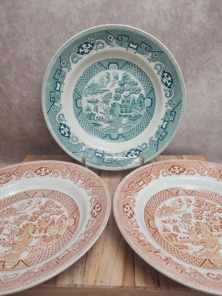 Lot 3 assiettes creuses Terre de fer Saint-amand modèle Chinois dépareillées