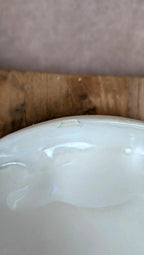 Grand plat ancien en forme de coquillage – finition irisée
