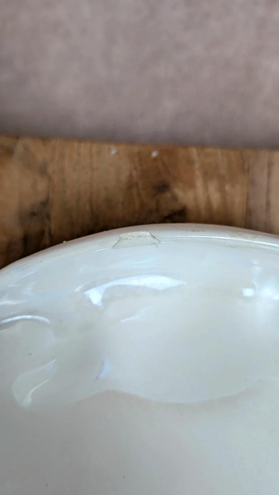 Grand plat ancien en forme de coquillage – finition irisée