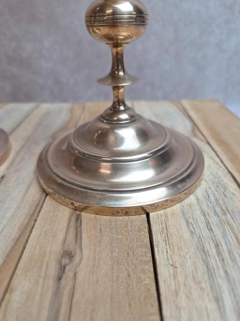 Paire de bougeoirs anciens en laiton massif – Élégance classique et intemporelle