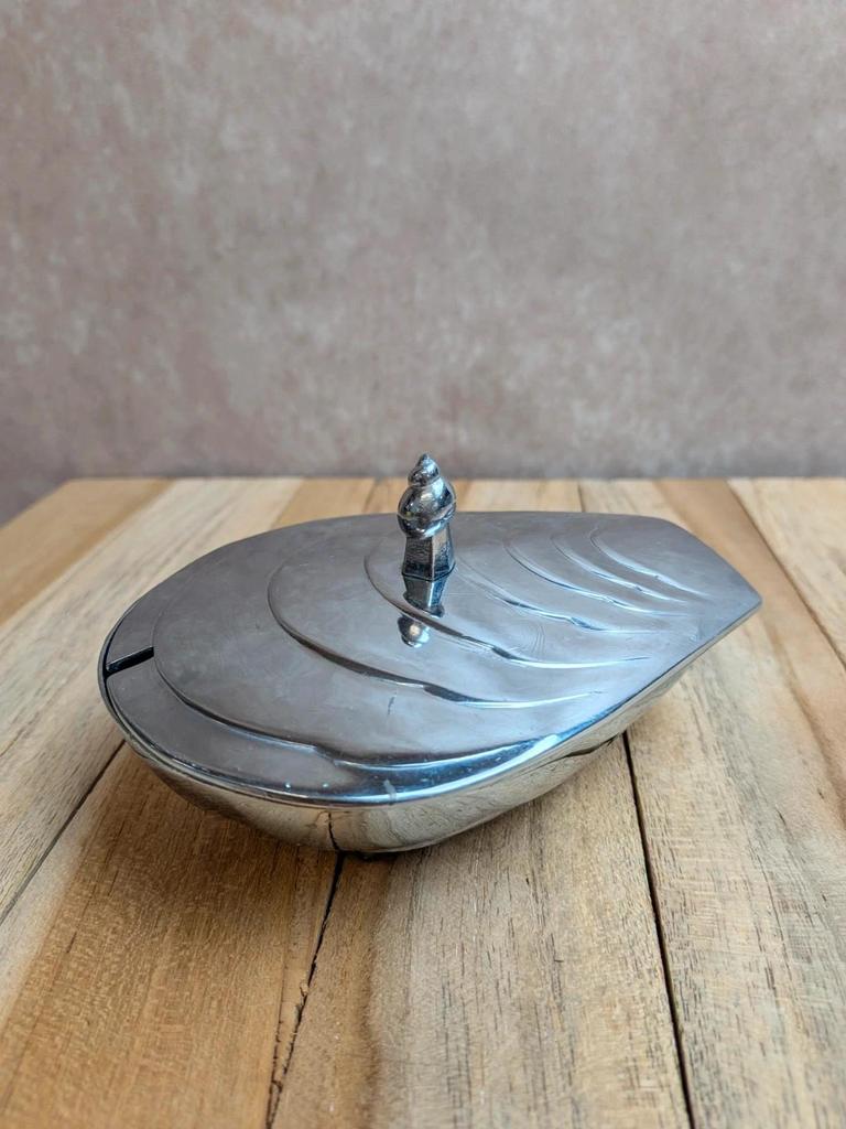 Beurrier saucière vintage Art déco en métal argenté – Coquillage