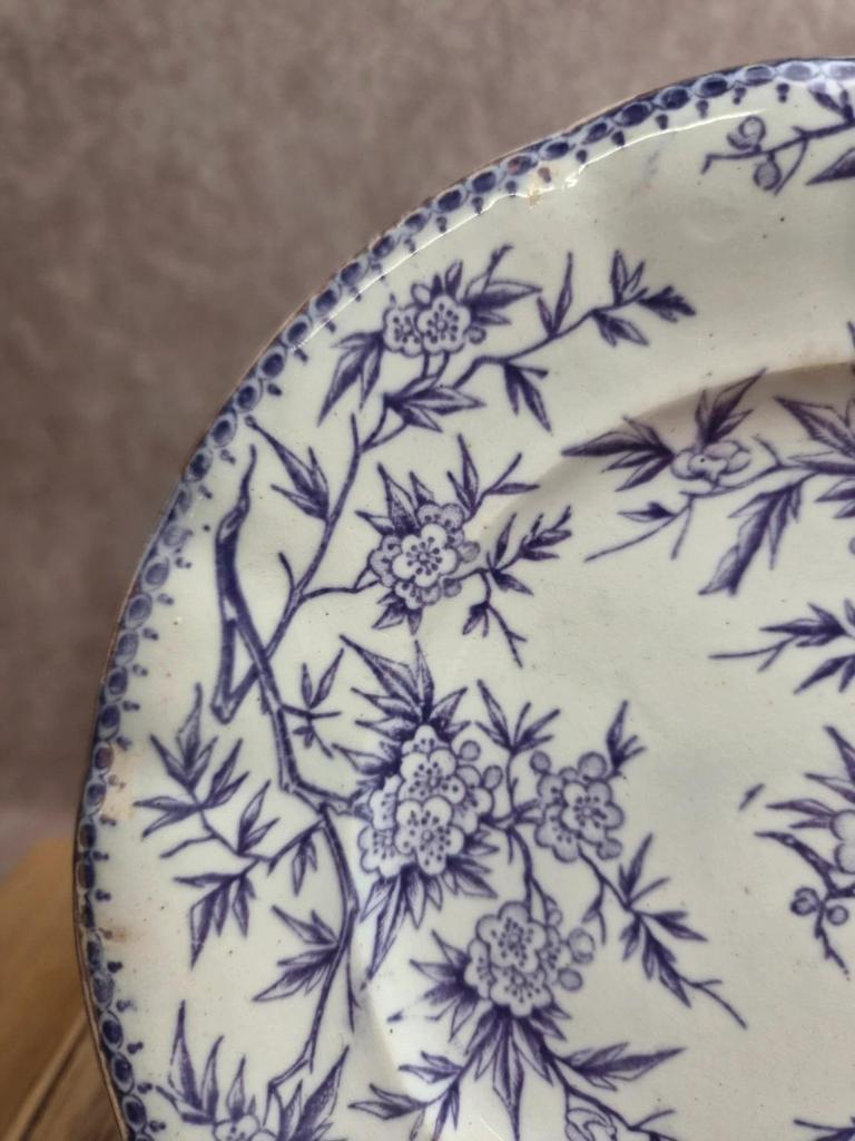 Assiette à dessert ancienne Grigny Rhône Tm & Cie – décor japonisant violet – fin Xixe