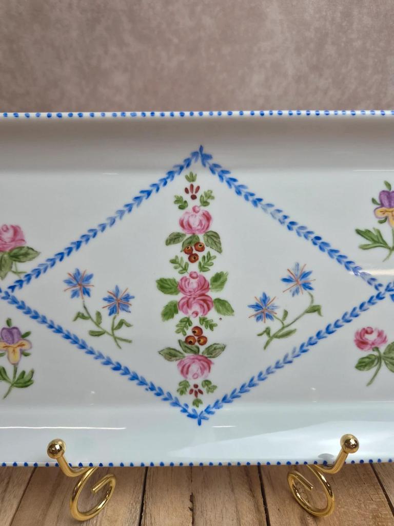 Grand plat à cake Porcelaine de Limoges peint main signé – décor floral