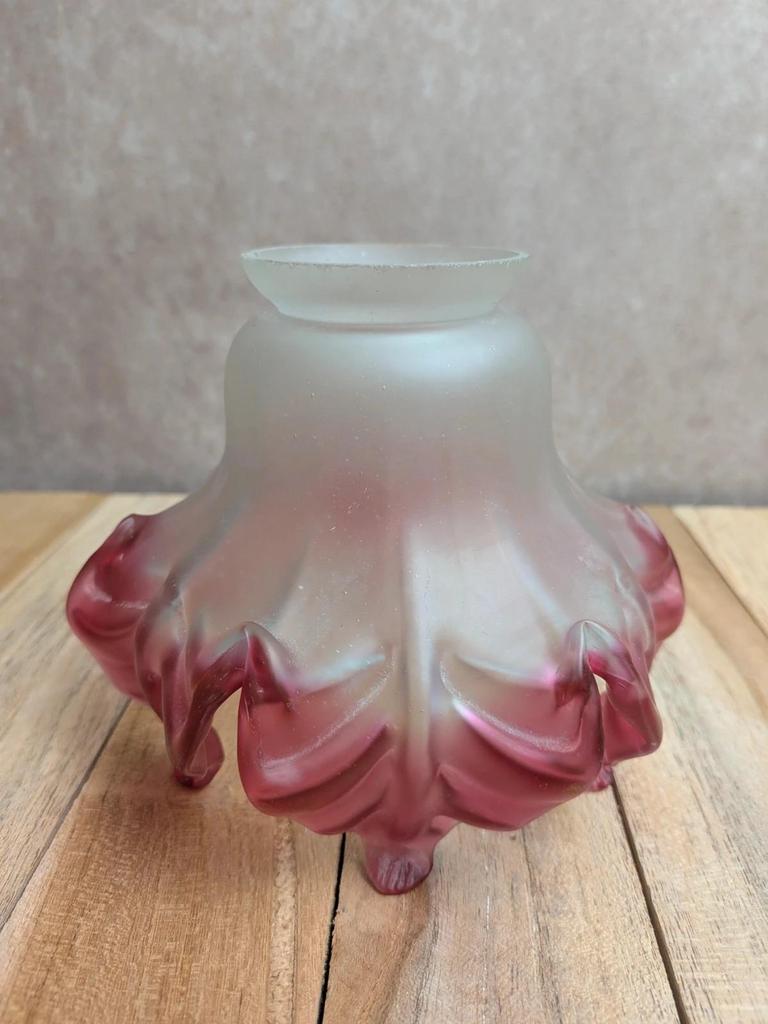 Abat-jour tulipe ancien en verre satiné rose – Style Art nouveau