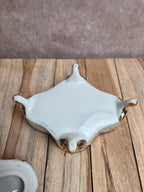 Boîte à bijoux bonbonnière porcelaine irisée – décor scène galante style Fragonard – dorures