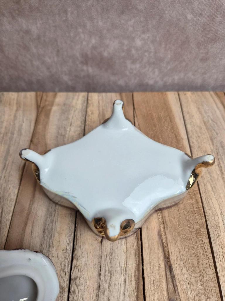 Boîte à bijoux bonbonnière porcelaine irisée – décor scène galante style Fragonard – dorures