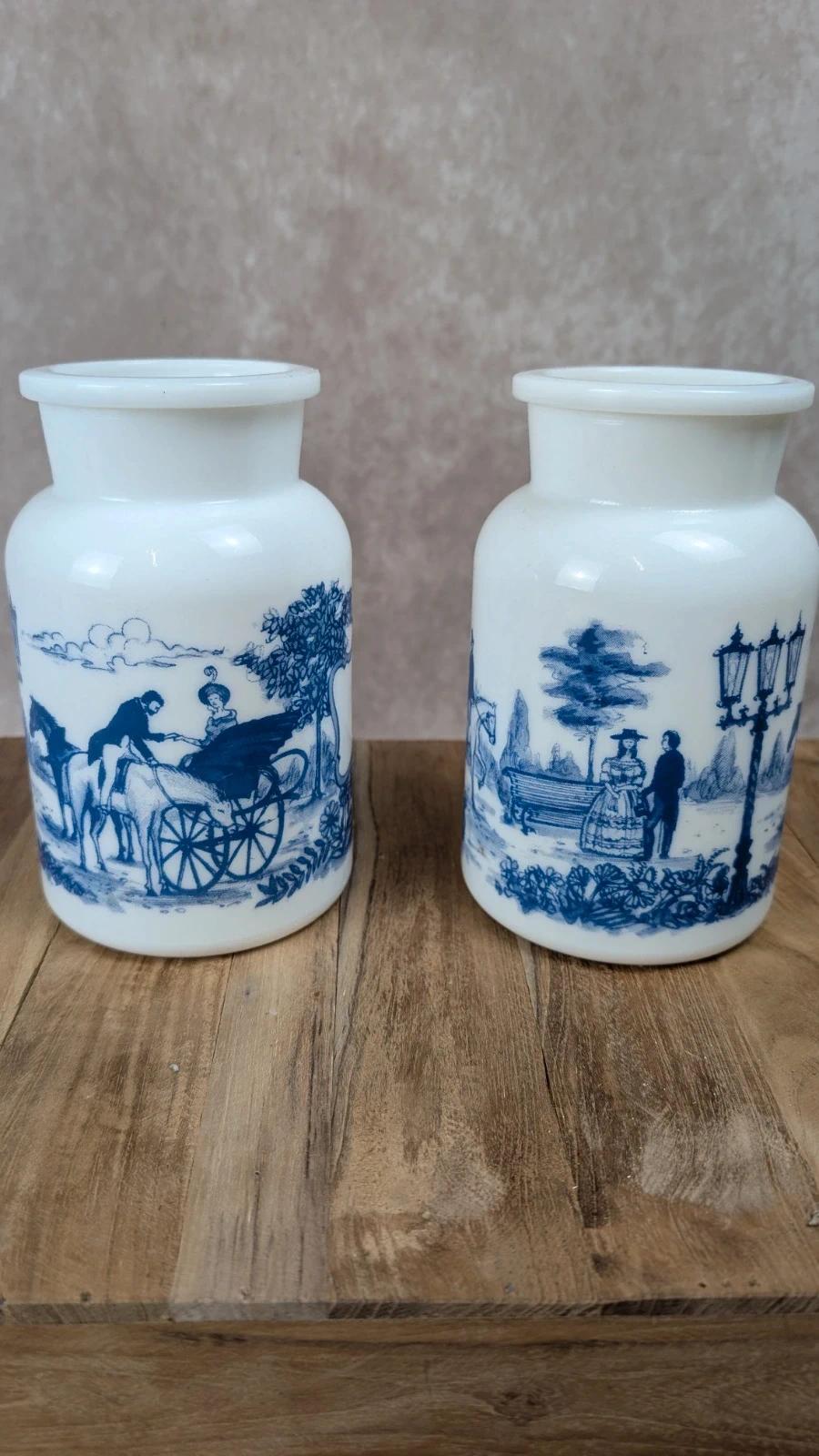 Duo de pots d’apothicaire anciens – décor bleu romantique – Belgique