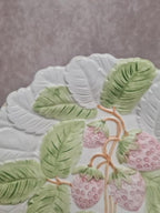 Assiette barbotine fraises relief – Made in Italy – décor champêtre 🍓