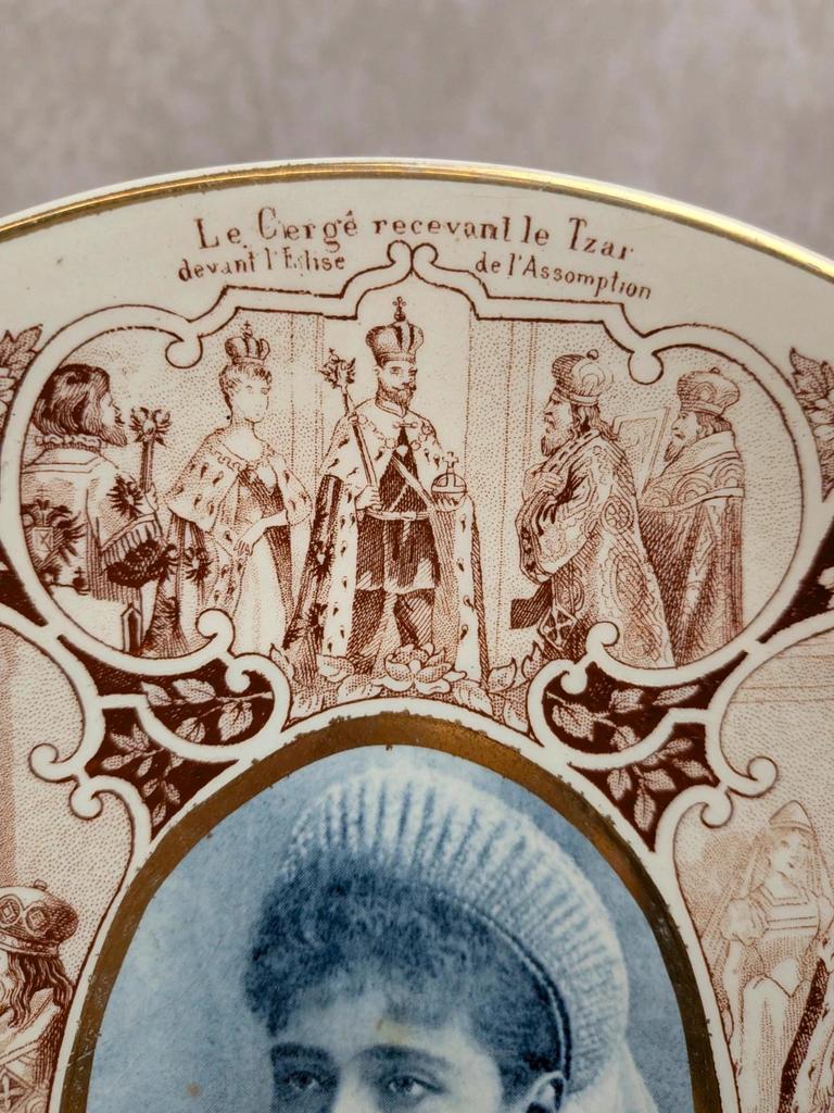 Assiette parlante Terre de fer Sarreguemines – Impératrice Alexandra Feodorovna – Russie