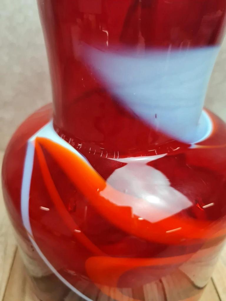 Vase / cruche en verre soufflé rouge – style Murano – pièce vintage années 70