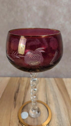 Verre ancien rose fuchsia gravé – pied torsadé