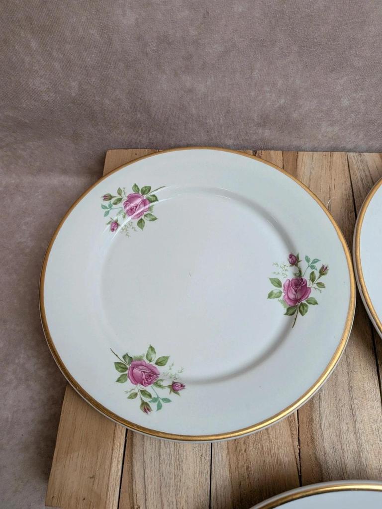Lot de 3 assiettes plates en faïence fine de Gien – Décor roses et liseré doré – Vintage